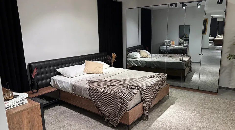 Lupin Outlet Bedroom Set