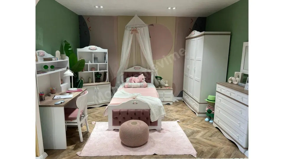 Laura Youth Room