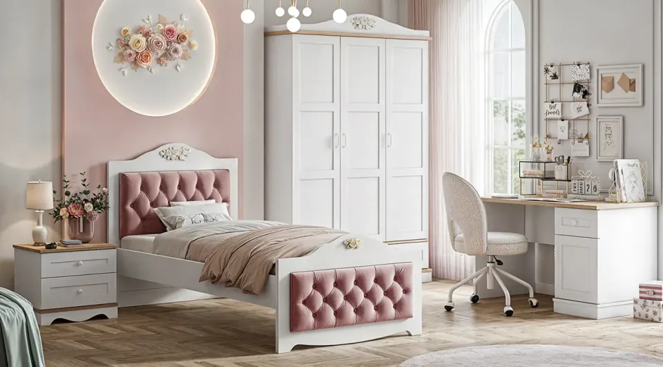 Laura Young Room Set