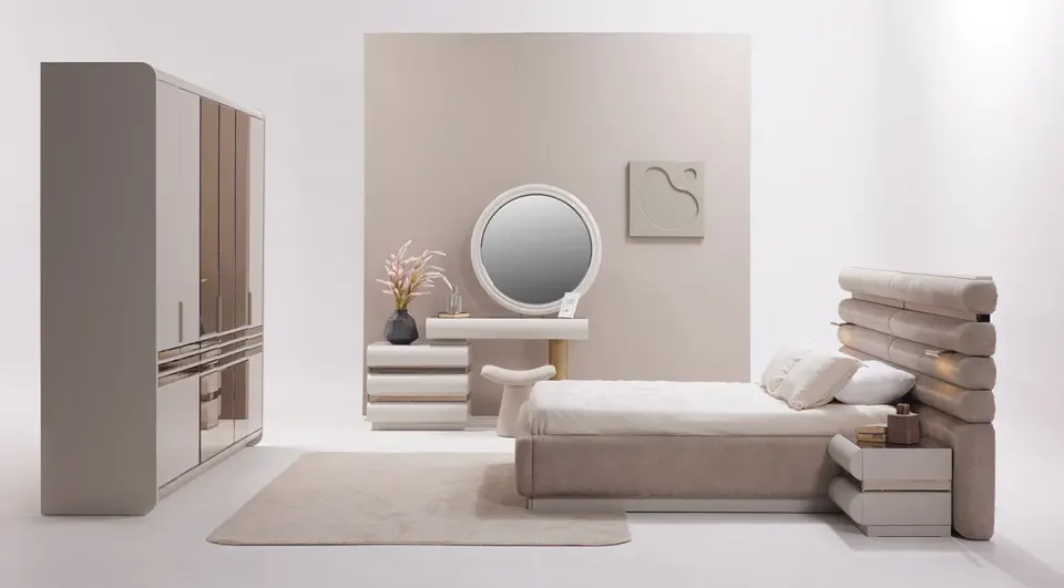 Hermosa 6-Door Bedroom Set