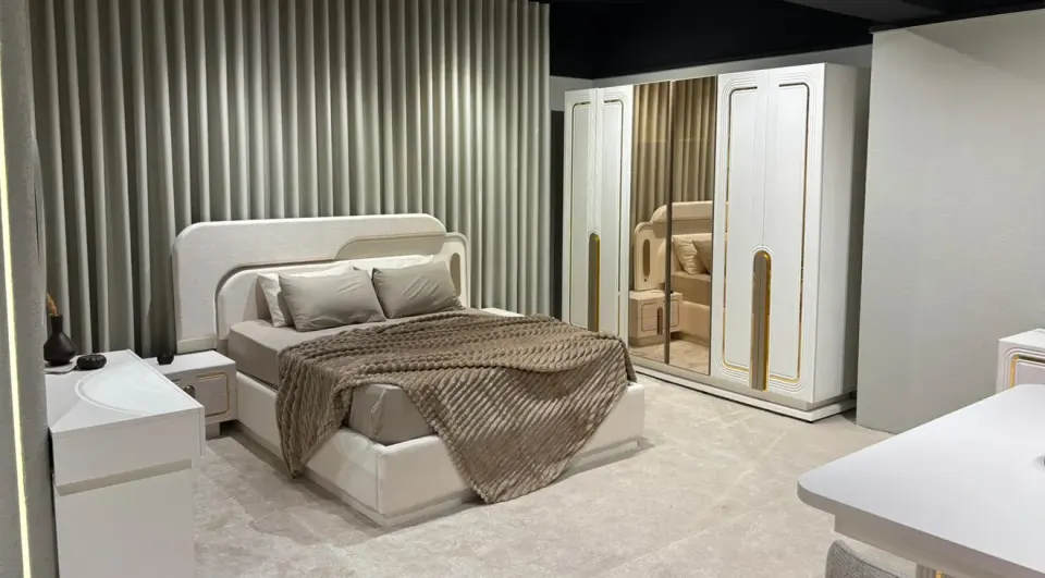 Milano 6-Door Gold Bedroom Set