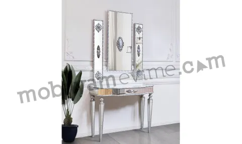 Zümrüt Dresser