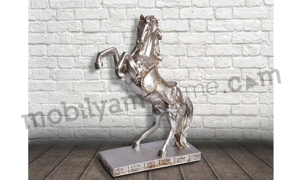 Şahlanan At