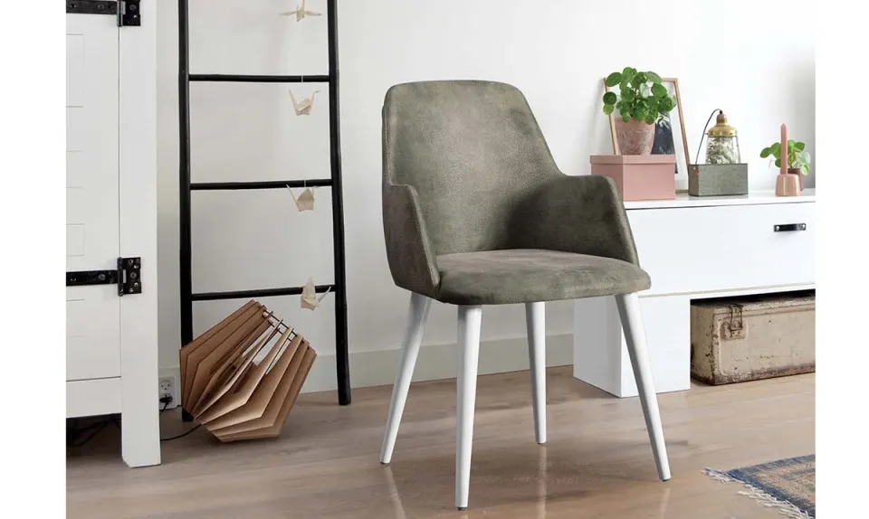 Molti Wooden Leg Chair 2