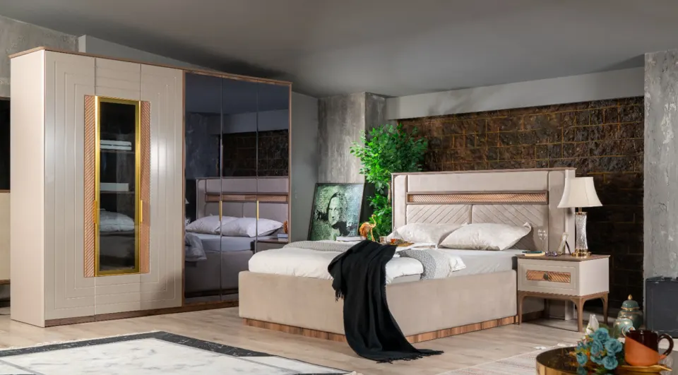 Still Moonstone 6 Door Bedding Room