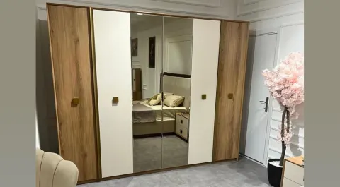 Louvre Outlet Bedroom Set