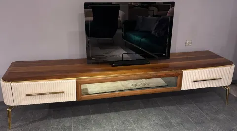 Aura Outlet Tv Unit