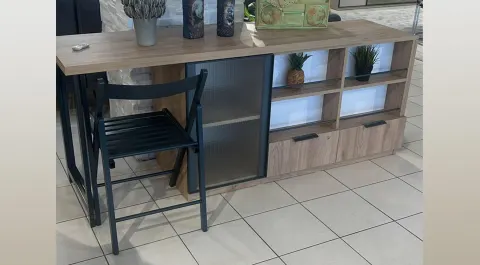 Outlet Buffet Table