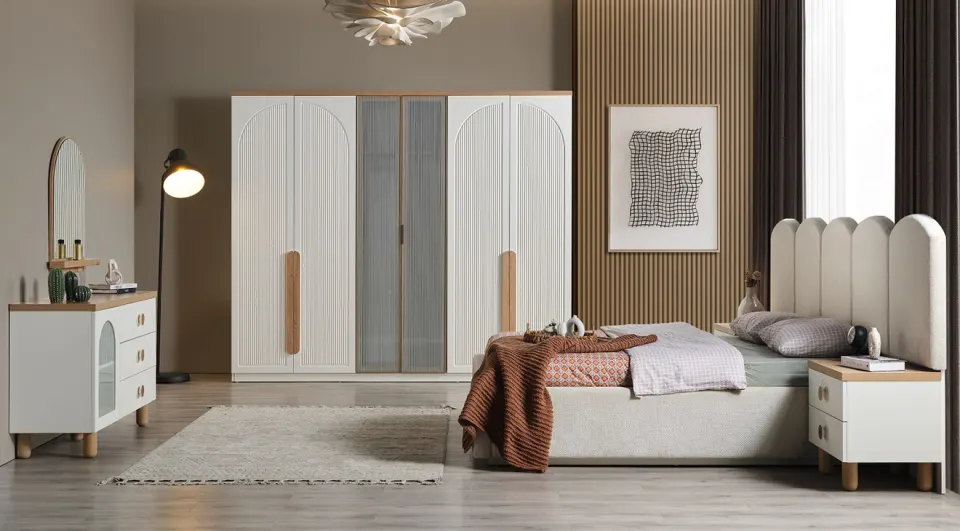 Bohem 6-Door Bedroom Set