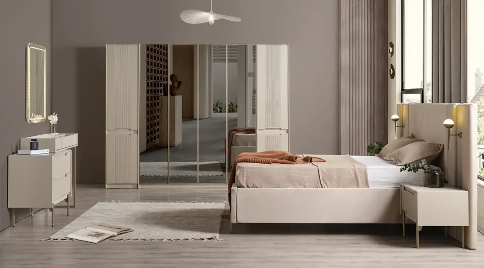 Layto 6 Door Bedroom Set