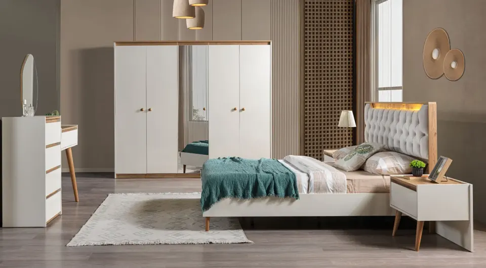 Comfort 6-Door Bedroom Set