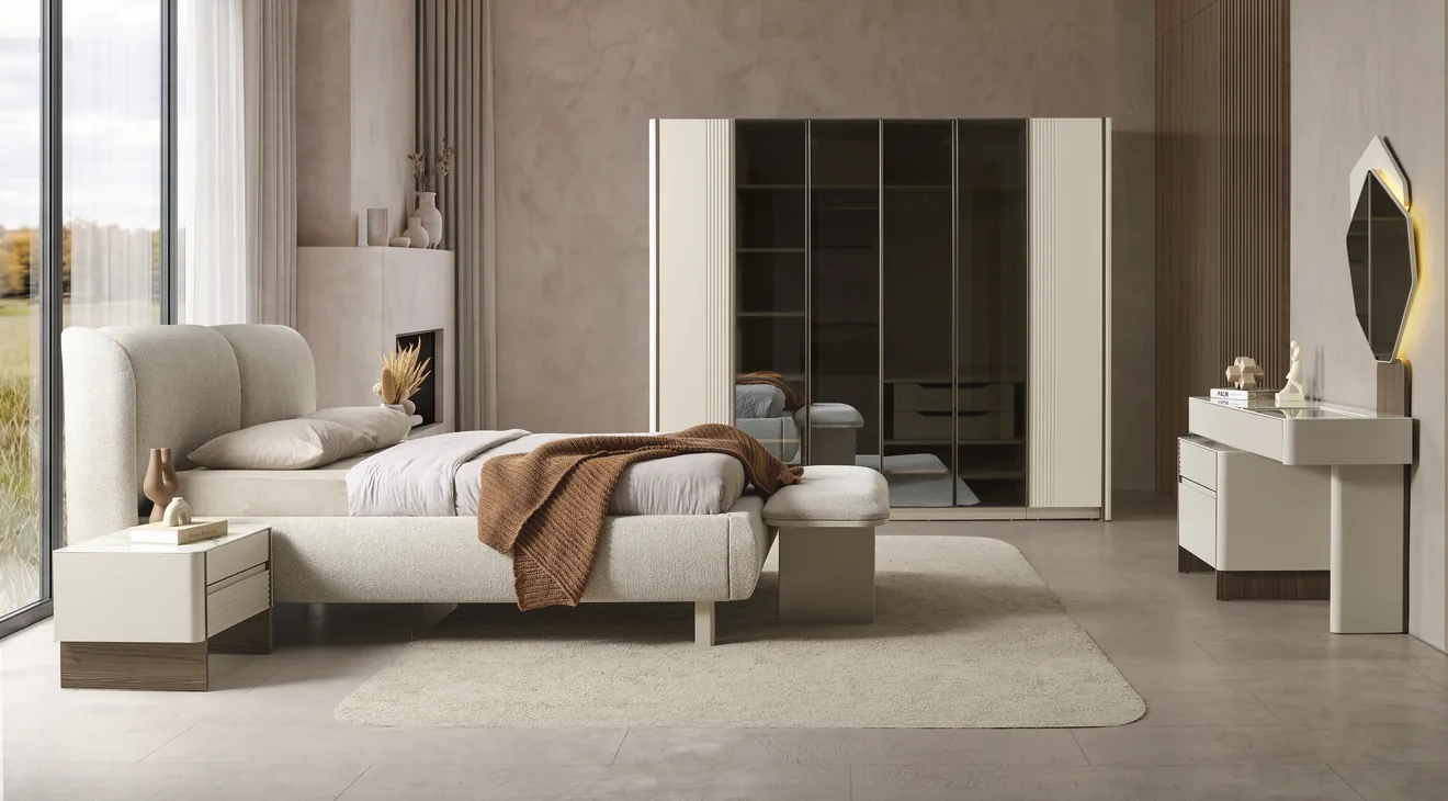 Luvia 6-Door Bedroom Set