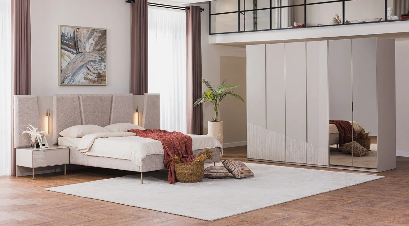 Rams 6-Door Bedroom Set