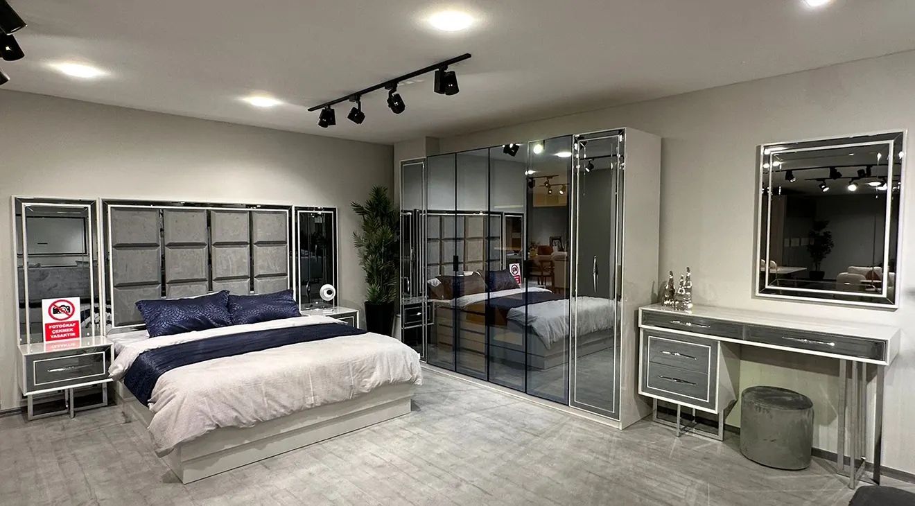 Maxxa 6-Door Bedroom Set
