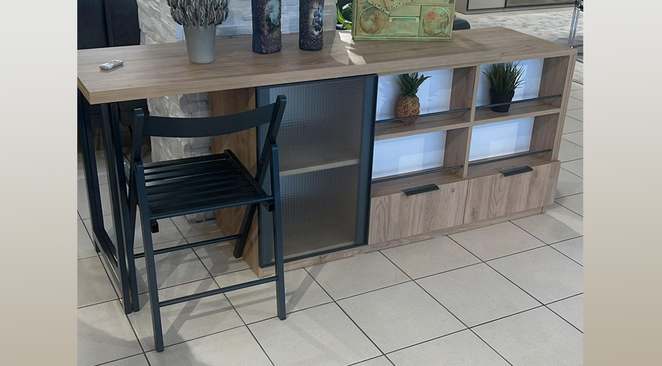 Outlet Buffet Table