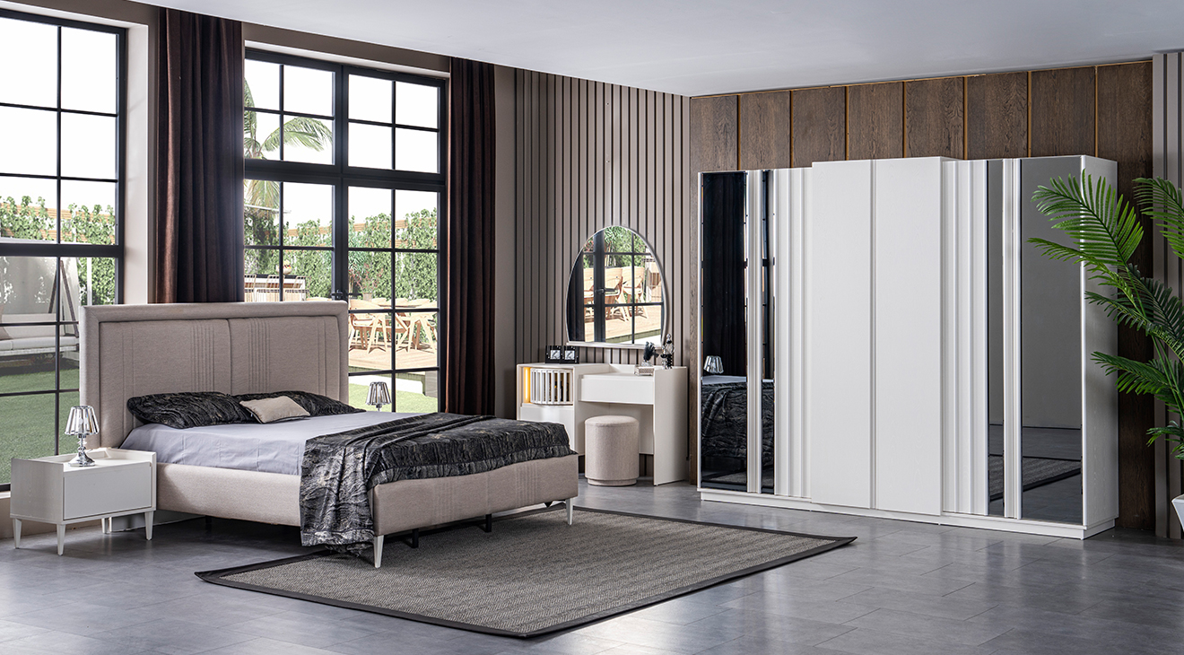Start Moonstone 6-Door Bedroom Set