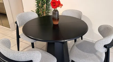 Kare Olabilen Masa